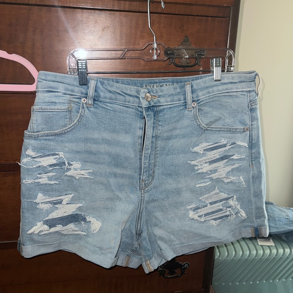 American Eagle ripped Mom Jean Shorts
